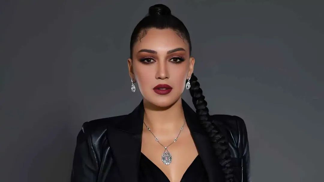 أسماء لمنور تعود بعد غياب لتطرح ألبومها السابع المتعدد الألوان