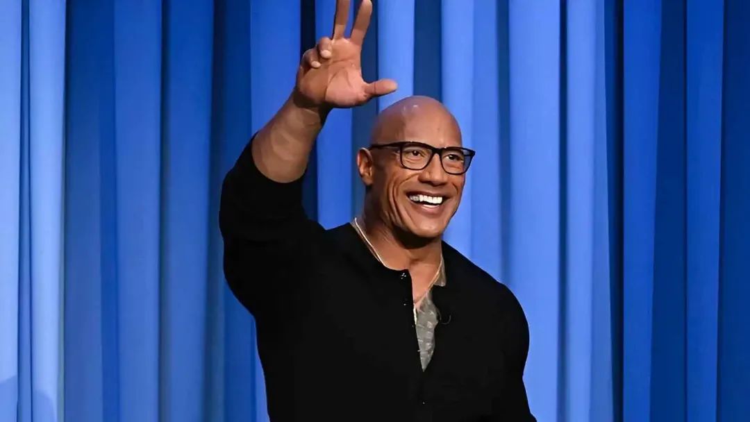 ديزني تحتفي بمسيرة دواين جونسون وتكرمه بجائزة مميزة