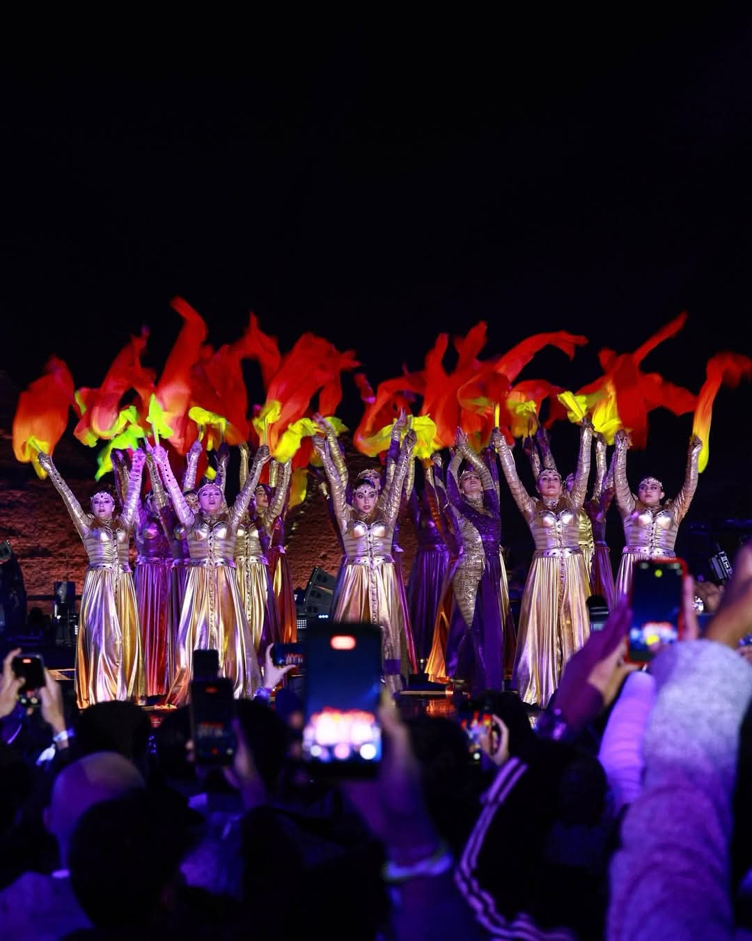 ميّاس" تبهر المصريين بعرض مبهر تحت أهرامات الجيزة 