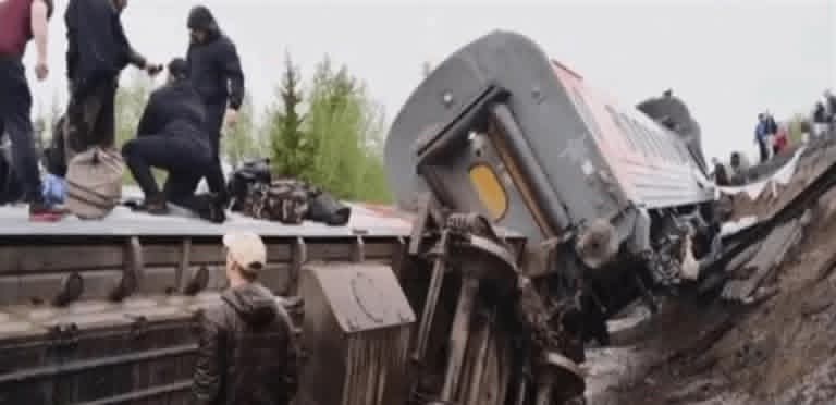 كارثة.. قطار انحرف عن مساره وسقوط إصابات