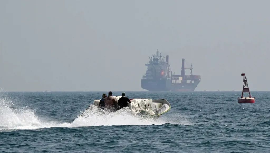 الظلام” و”إغلاق باب المندب”… رسائل إيرانية تهزّ المنطقة