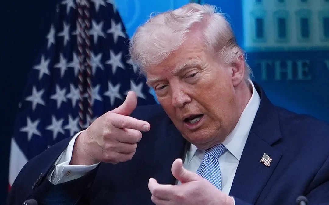 ترامب يهدد باستئناف الحرب… وإيران تتحرك في هرمز وعودة التصعيد