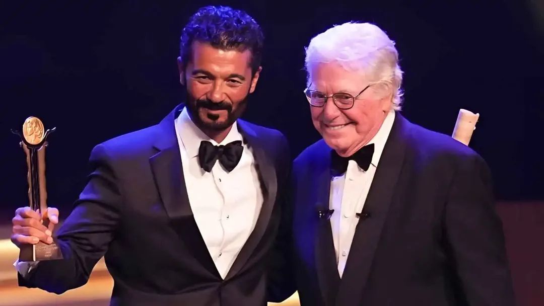 وزيرة الثقافة المصرية تدعم حسين فهمي وتبقيه على رأس مهرجان القاهرة السينمائي