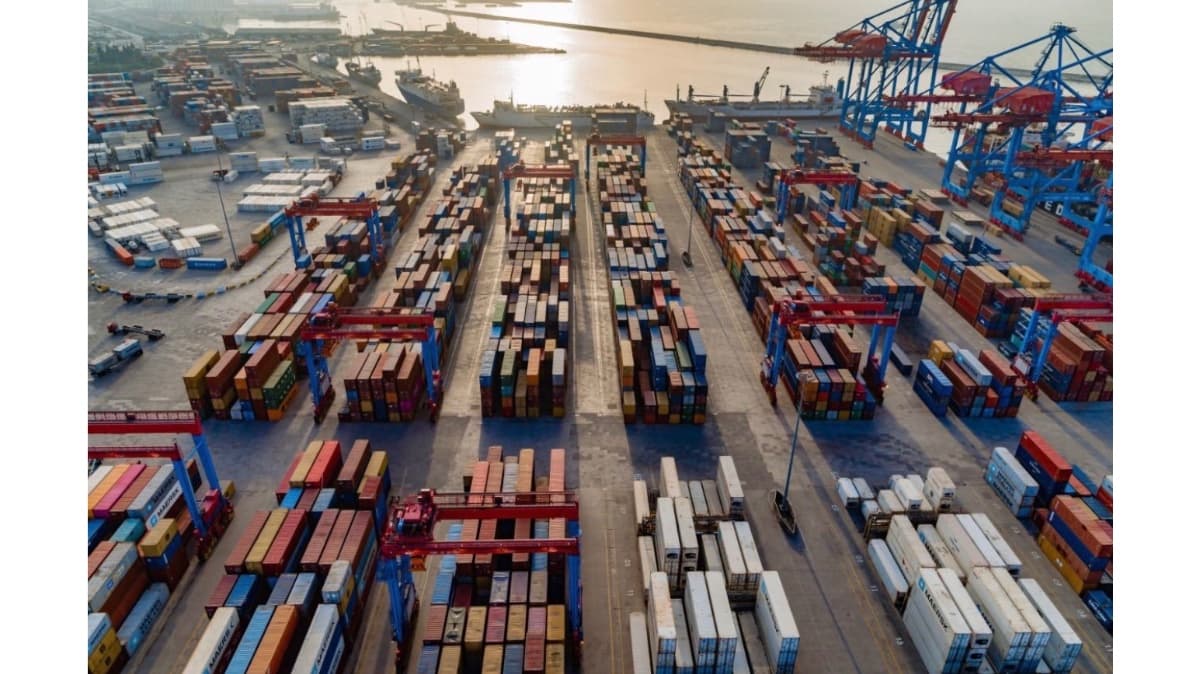 مرفأ بيروت يفتح استثنائياً السبت والاثنين في 11 و13 الحالي لضمان استمرارية الحركة التجارية