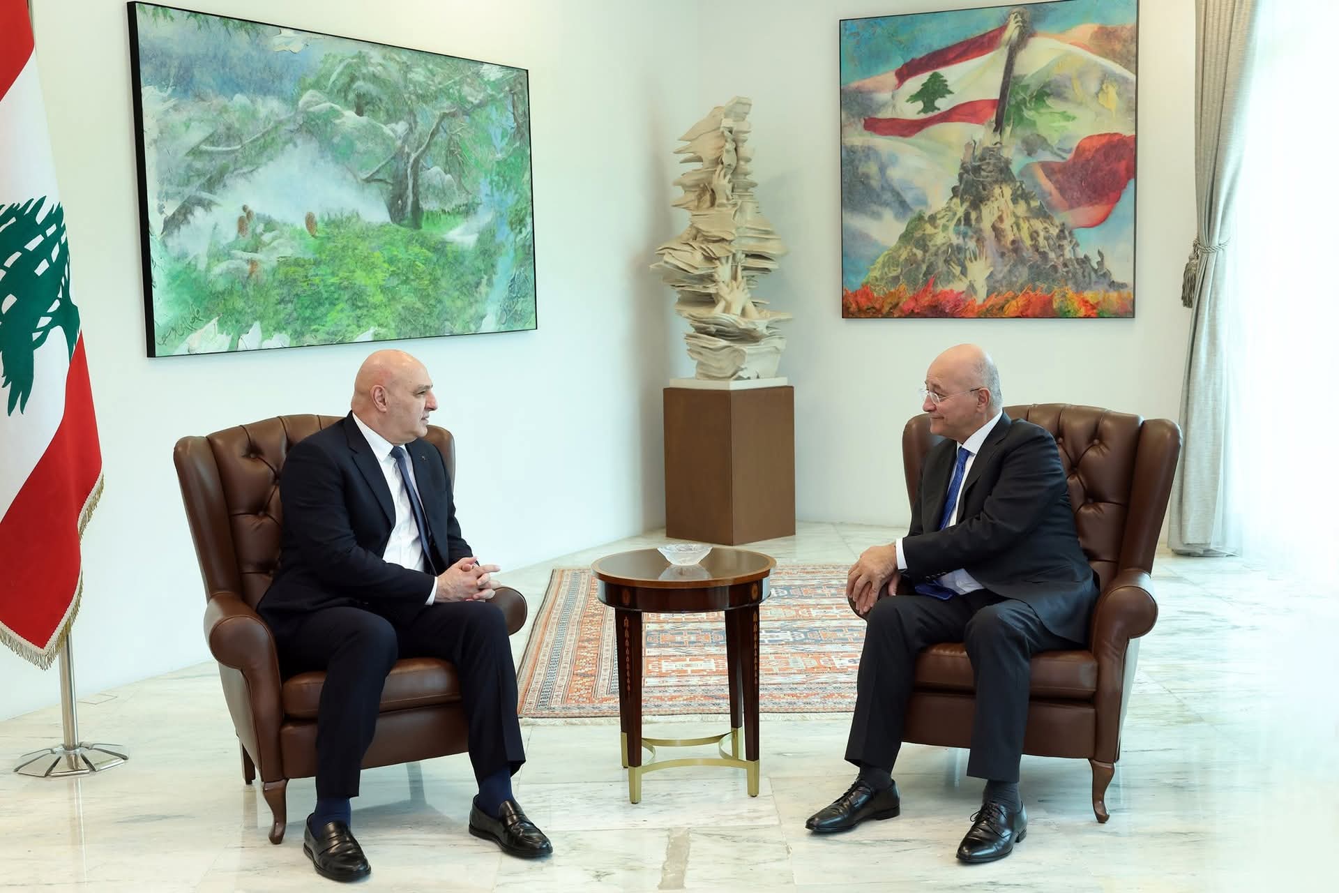 أكثر من مليون نازح… عون يحذّر من كارثة إنسانية