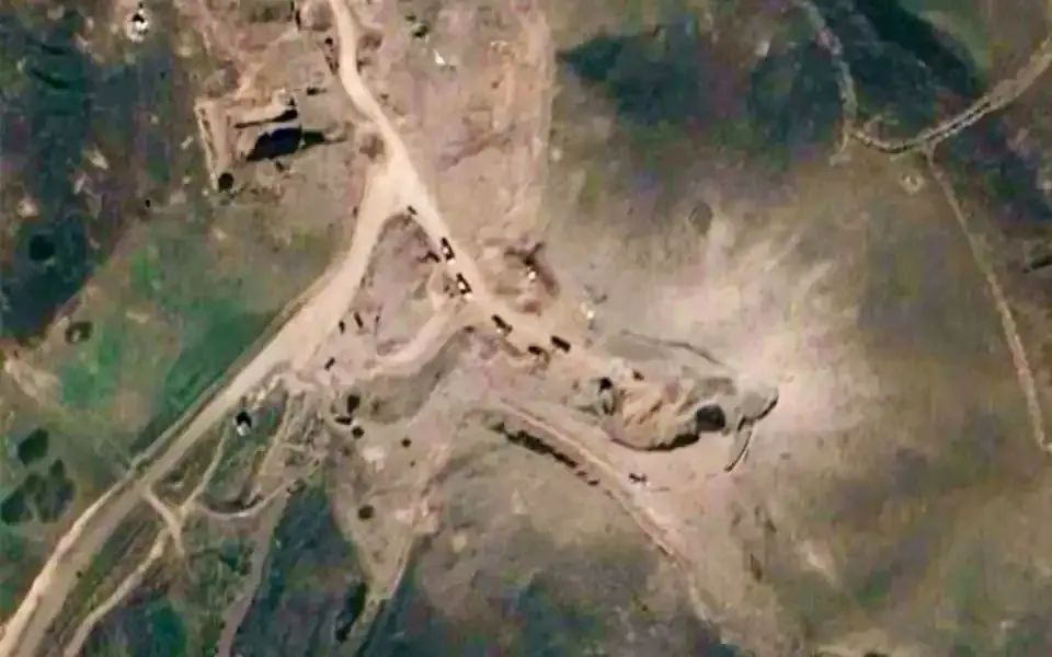 ما كشفته الأقمار الصناعية لم يكن متوقعًا… ماذا يجري تحت الأرض في إيران