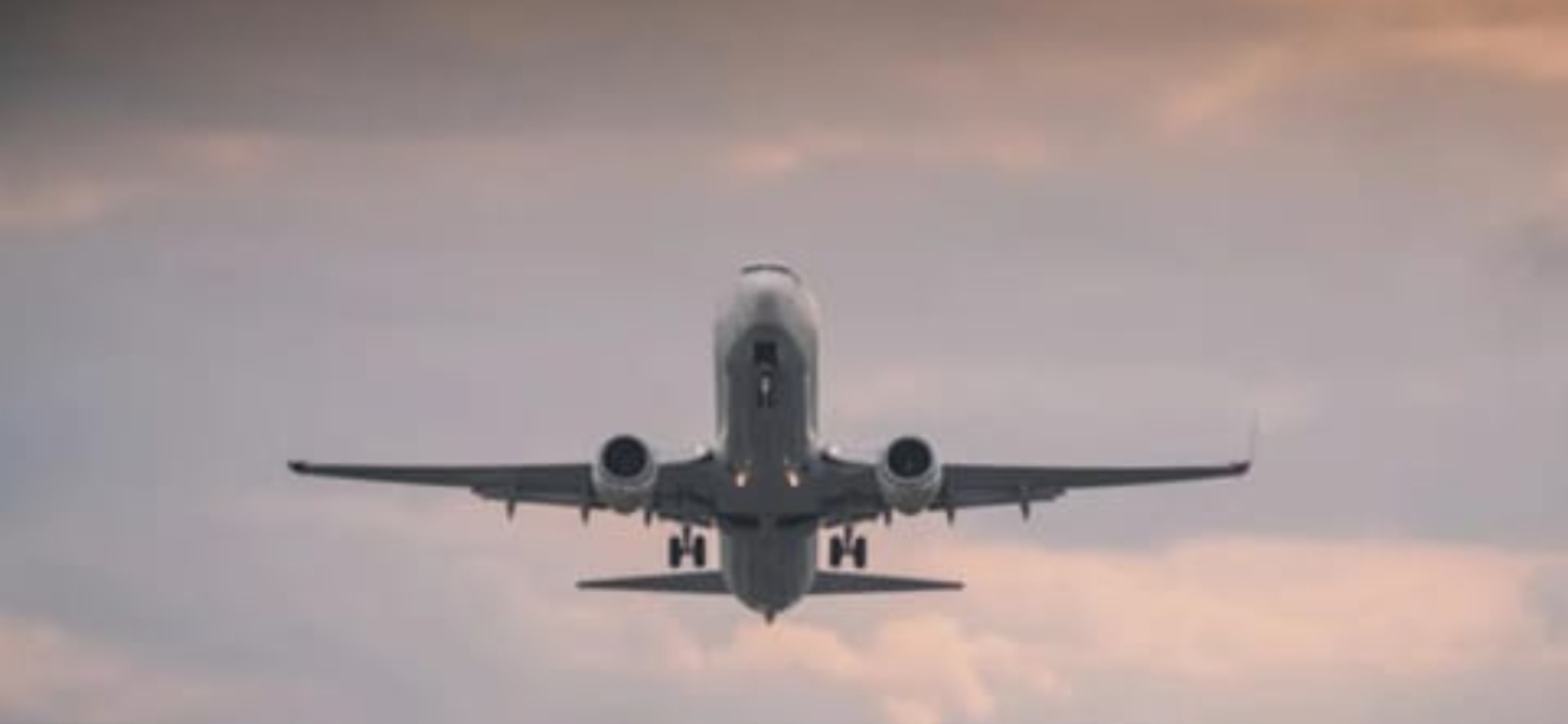 إيران تعلن فتح مجالها الجوي جزئيًّا