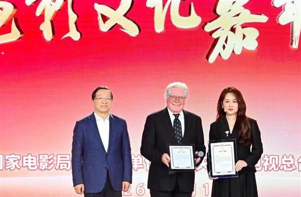 تكريم الفنان حسين فهمي في الصين