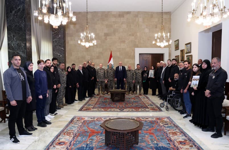 لاوندس زار رئيس الجمهورية برفقة عائلات العسكريين الشهداء وتأكيد على احتضان الدولة لأبنائها