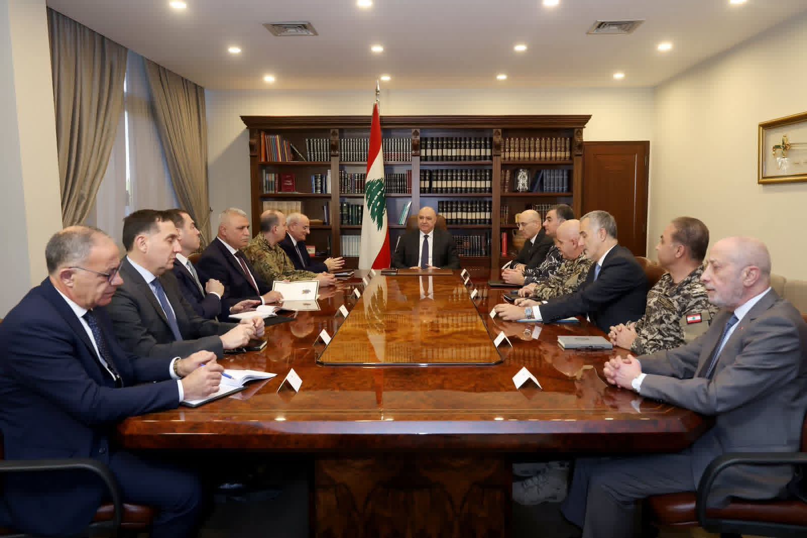 جوزاف عون خلال ترؤسه اجتماعاً امنياً: