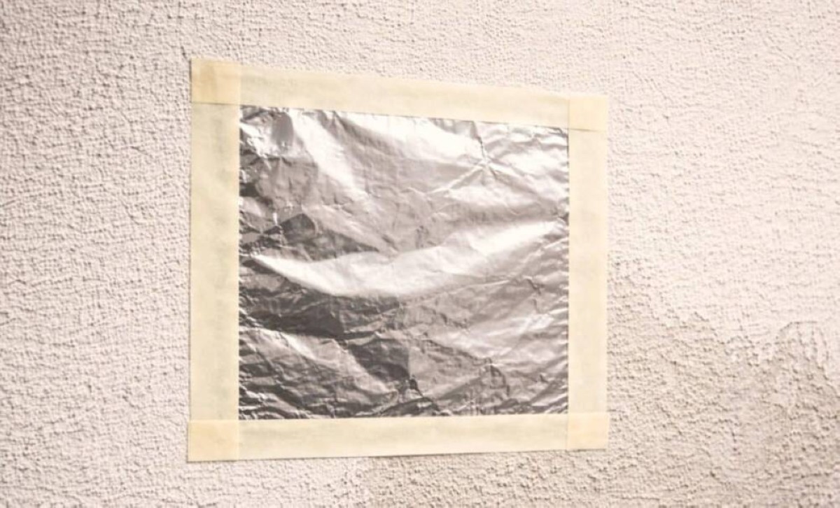 لماذا ينصح الخبراء بلصق ورقة ألمنيوم على جدران بيتك لمدة 48 ساعة؟ا