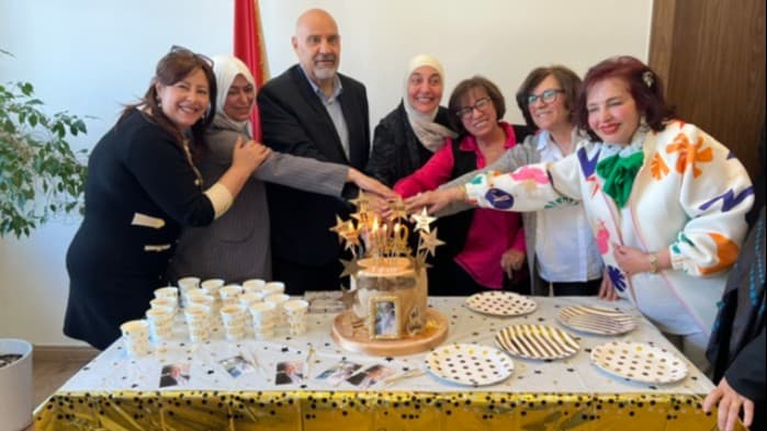 فلحه في تكريم موظفة في وزارة الإعلام