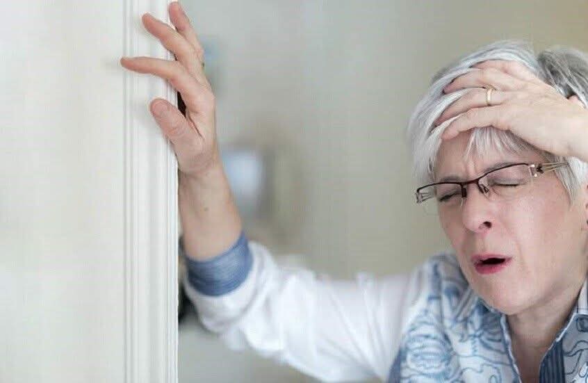 لماذا يُصاب بعض الناس بالصداع عند تغيّر الطقس