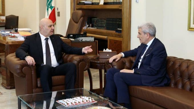 الرئيس عون استقبل وزير الصناعة داعما مبادرته لانقاذ لبنان