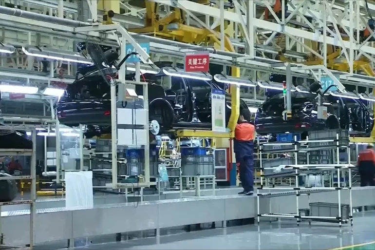 نحو الهيمنة الافتراسية.. الشعب الصينية: أمريكا تدخل المستقبل بخطى عكسية