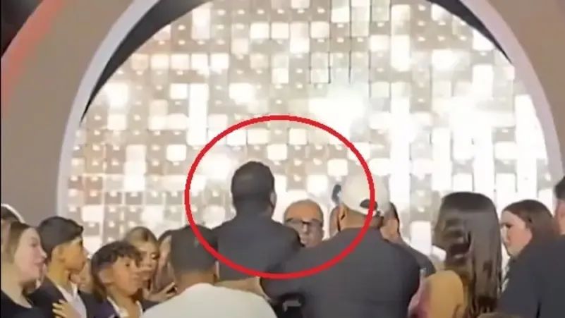 • المحكمة تخذل عمرو دياب في قضية الشاب المصفوع .. وتغريمه 200 جنيه