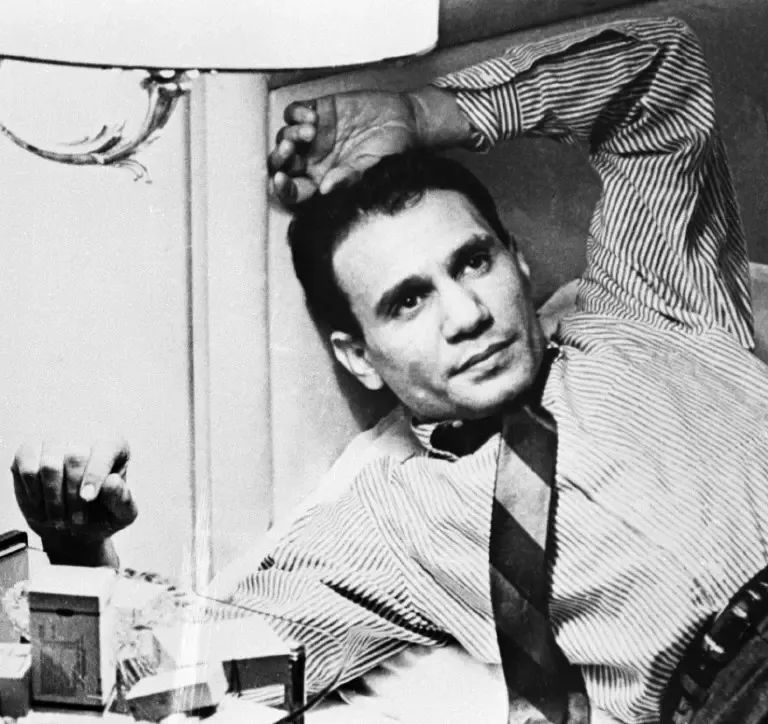 أسرة عبد الحليم حافظ تطالب بفيلم يوثق حياته على غرار فيلم "مايكل جاكسون"