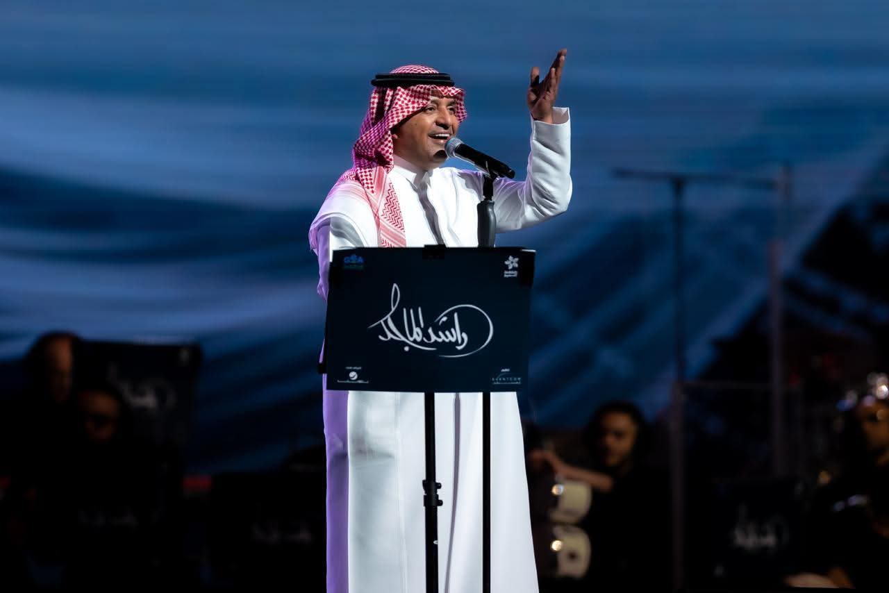 راشد الماجد متألقاً بحضور 20 ألف شخص في حفل من تنظيم روتانا ضمن موسم جدة