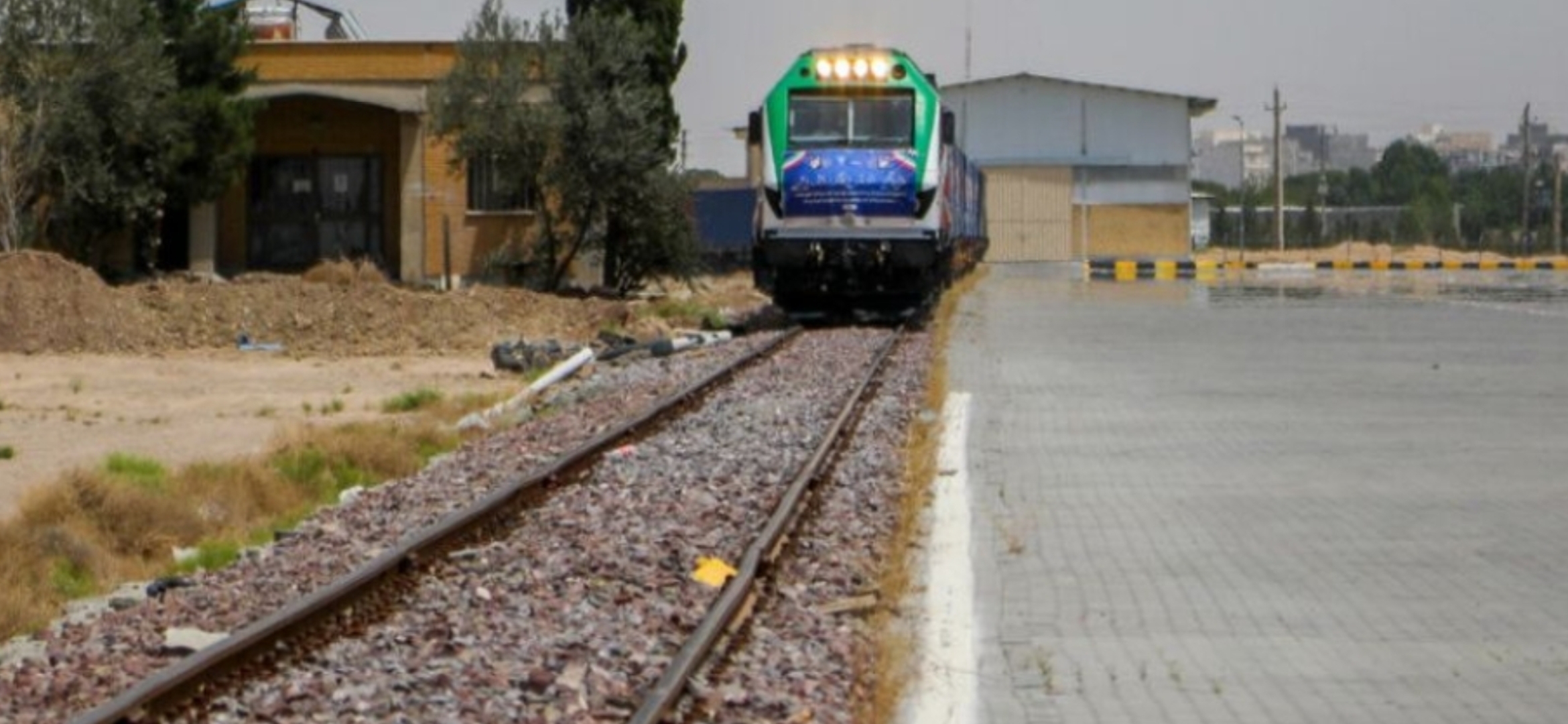 إيران تحاول نقل النفط برًا إلى الصين