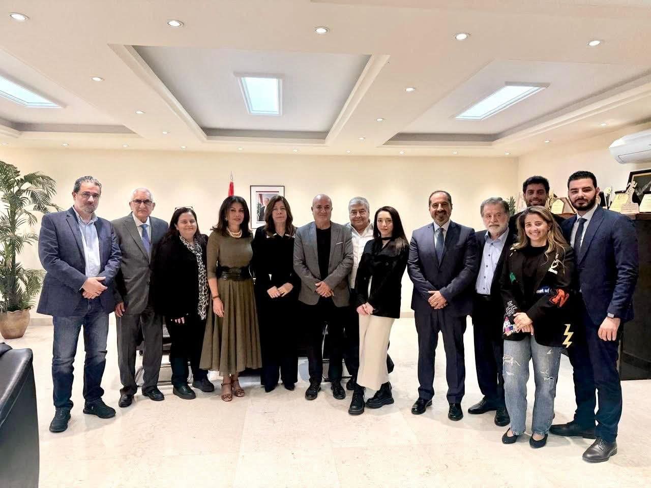 الوزيرة بيراقداريان بحثت مع وفد بيروت ماراثون