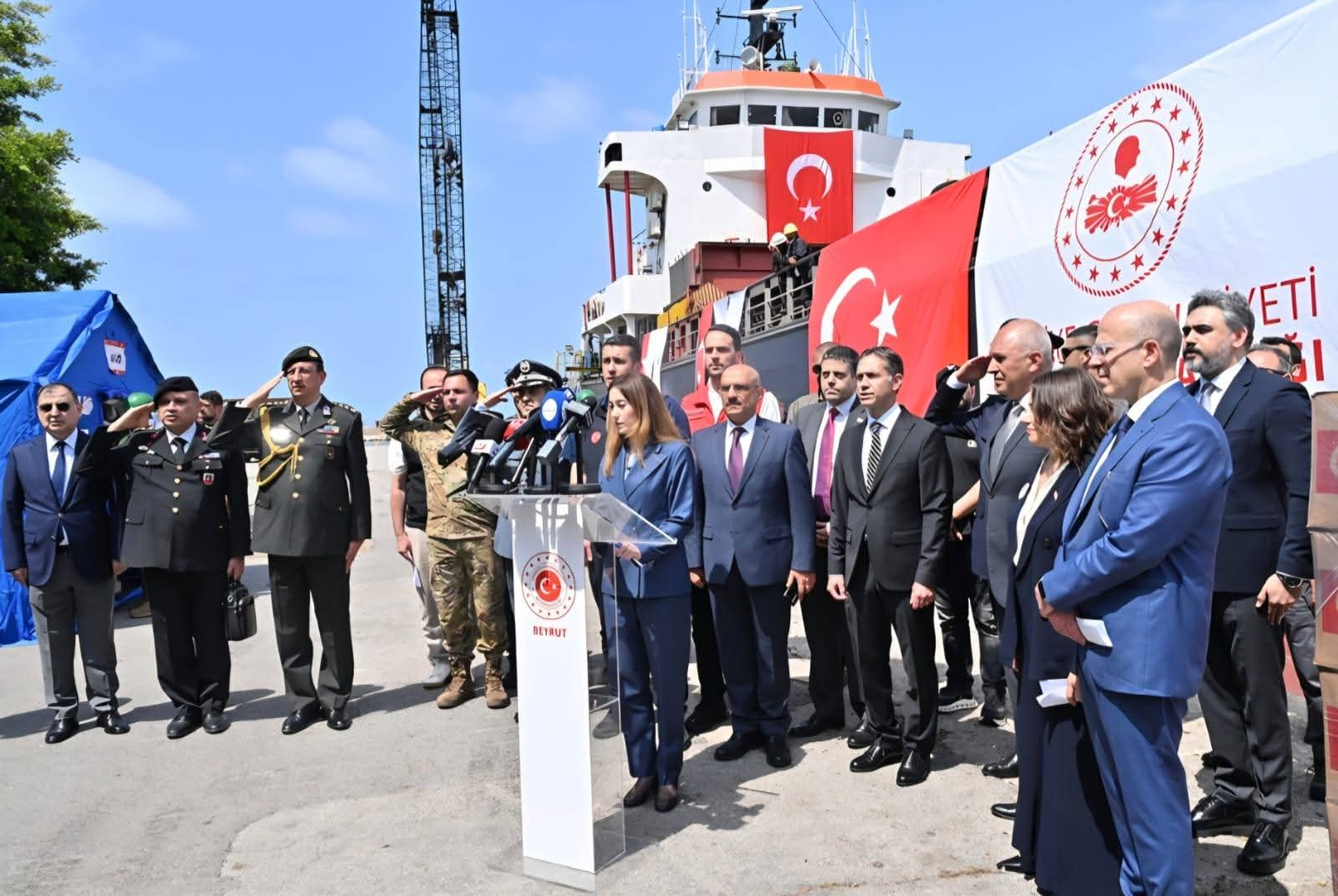 أكثر من 1000 طن من المساعدات الإنسانية التركية تصل إلى مرفأ بيروت