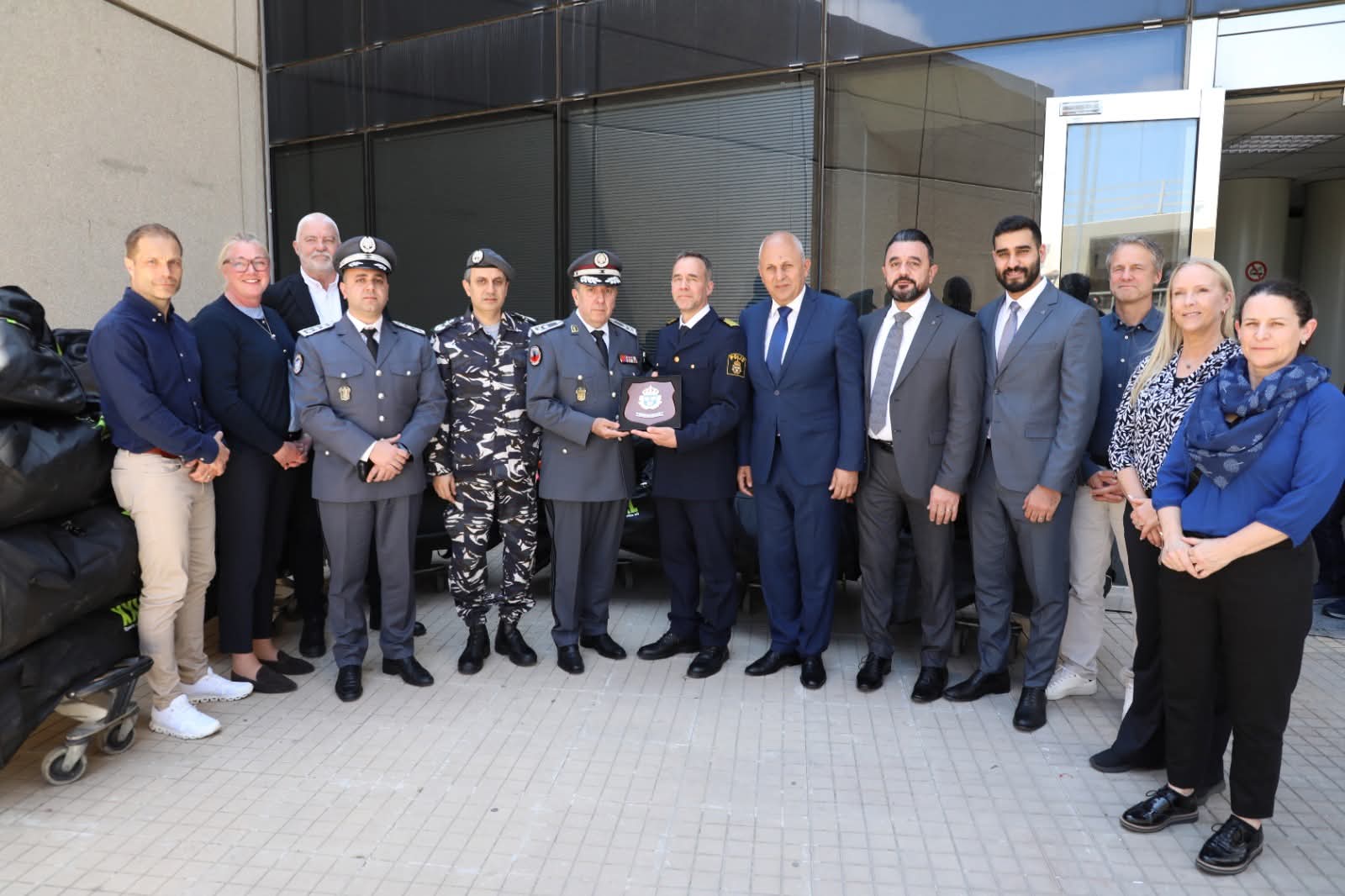 الهيئة العليا للإغاثة تسلم قوى الأمن الداخلي هبة مساعدات من السويد وصلت عبر المطار