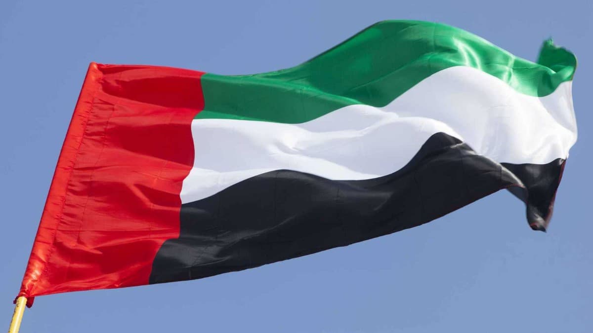 الإمارات تعلن عودة حركة الملاحة الجوية إلى وضعها الطبيعي