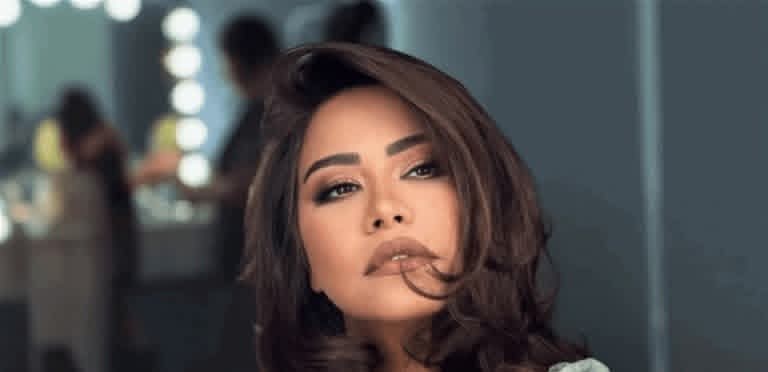 شيرين عبد الوهاب تغني لعمرو دياب