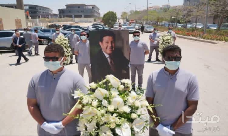 مصر تودع "امير الغناء العربي" هاني شاكر بالبكاء والورود