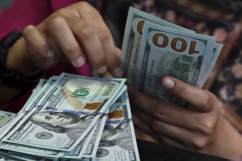 الدولار يرتفع