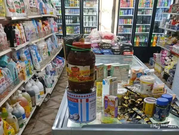 ضبط ومصادرة مواد غذائية منتهية الصلاحية في المنية 