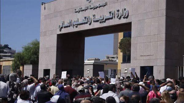 حراك المعلمين المتعاقدين: “وزارة التربية زادت ظروفنا الصعبة سوءًا