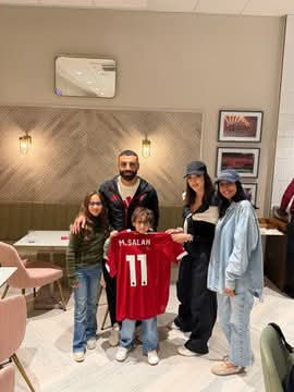 بسمة بوسيل توثق لقاء أبنائها مع محمد صلاح