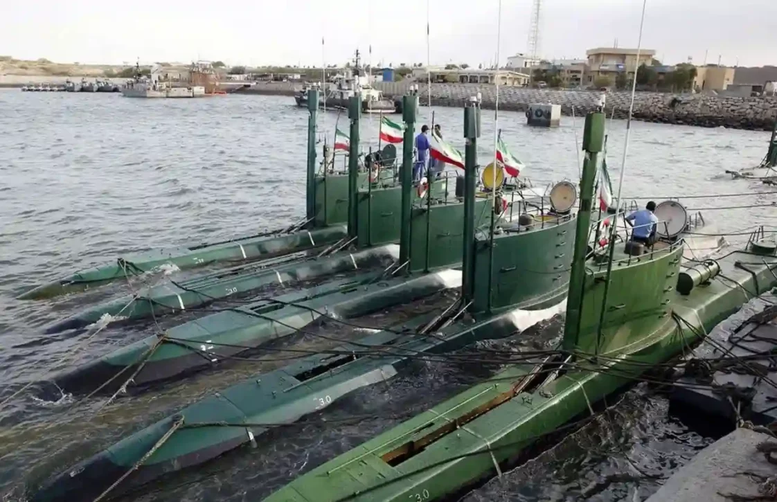 إيران تنشر غواصات هجومية كورية شمالية لدعم عملياتها في مضيق هرمز