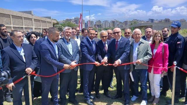البساط مفتتحا محطة الطاقة الشمسية في معرض رشيد كرامي ممولة من غرفة طرابلس