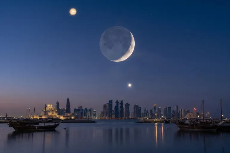 الكوكبان الأزهران المشتري والزهرة في حضرة الهلال