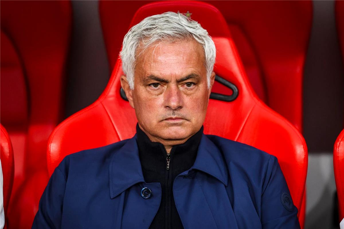 "لا مساس بهم".. آس تكشف هوية طاقم جوزيه مورينيو في ريال مدريد