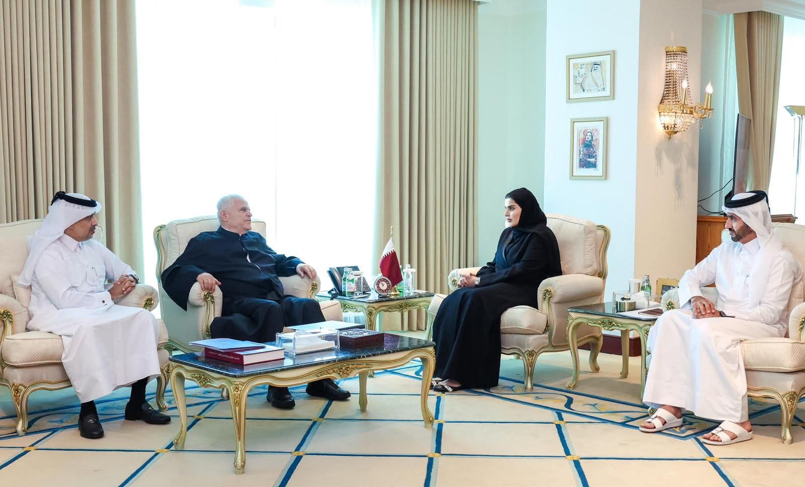 قطر تواصل دعمها الإنساني والتنموي… والمسند تبحث التعاون مع مندوب البطريرك إلى الدوحة