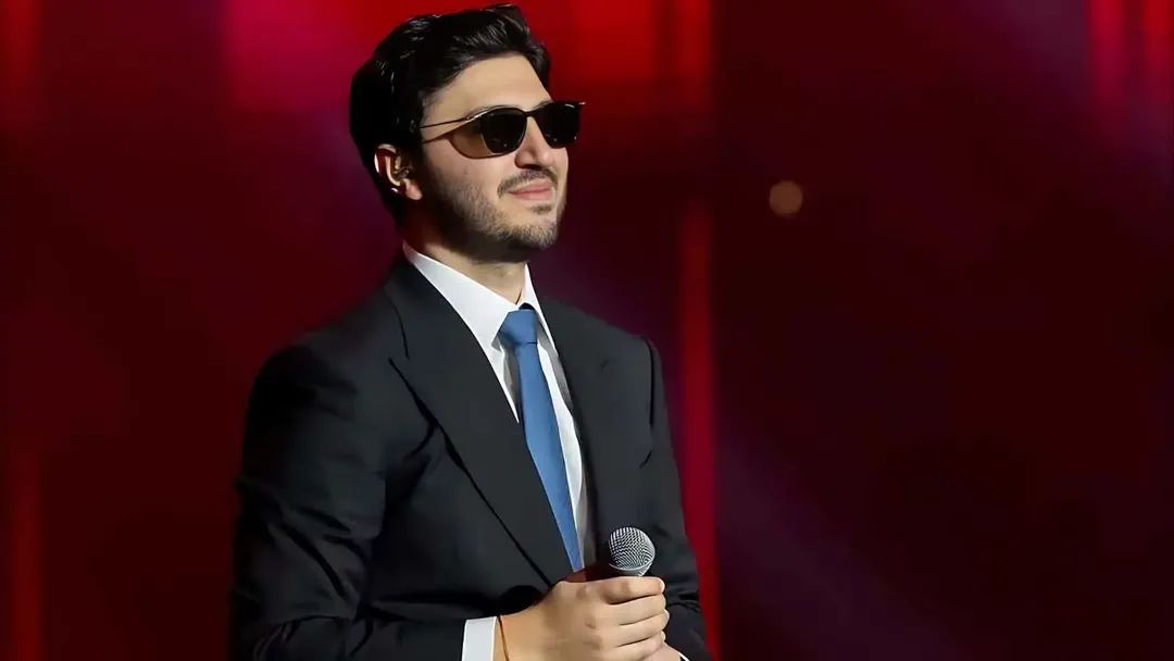 محمد فضل شاكر يعلن قدوم "فضل" الصغير