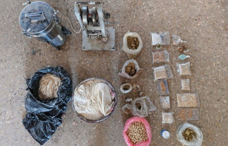 الجيش: توقيف 4 أشخاص لارتكابهم جرائم مختلفة وضبط كمية من المخدرات والأسلحة والذخائر الحربية