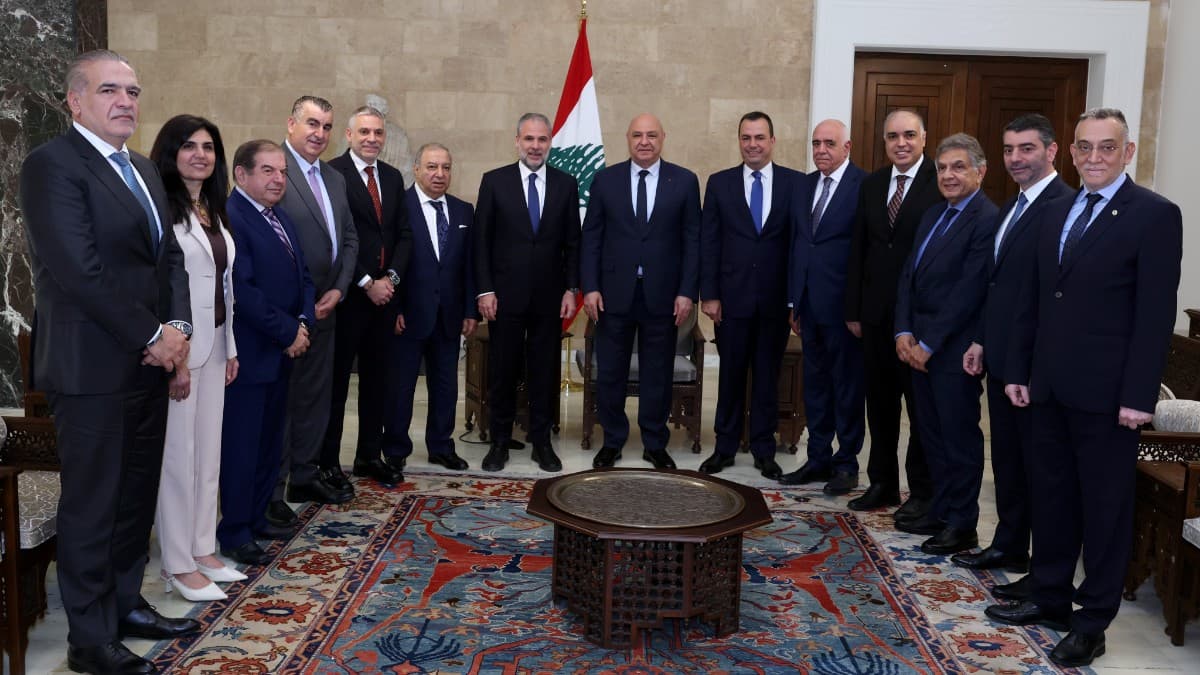 الرئيس عون استقبل نقباء المهن الحرة وأهالي شهداء الجيش في عبرا وكرم طبيبين