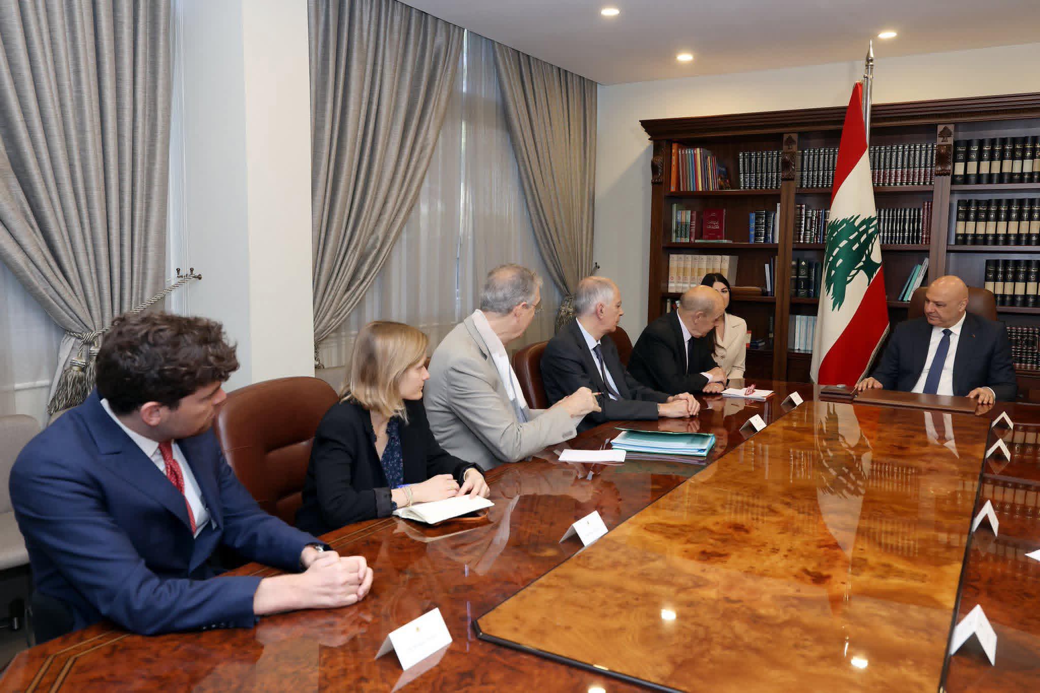 لودريان من بعبدا: “زيارتي للتعبير عن تضامن فرنسا مع لبنان”
