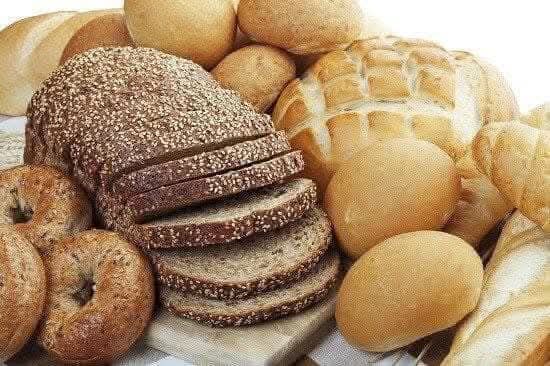 بين الخبز الأبيض والأسمر. أيّهما الأفضل؟