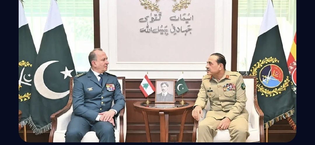 قائد الجيش يلتقي نظيره الباكستاني.. تعزيز التعاون العسكري