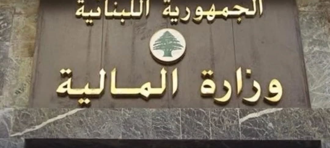 وانتحال صفة رسمية