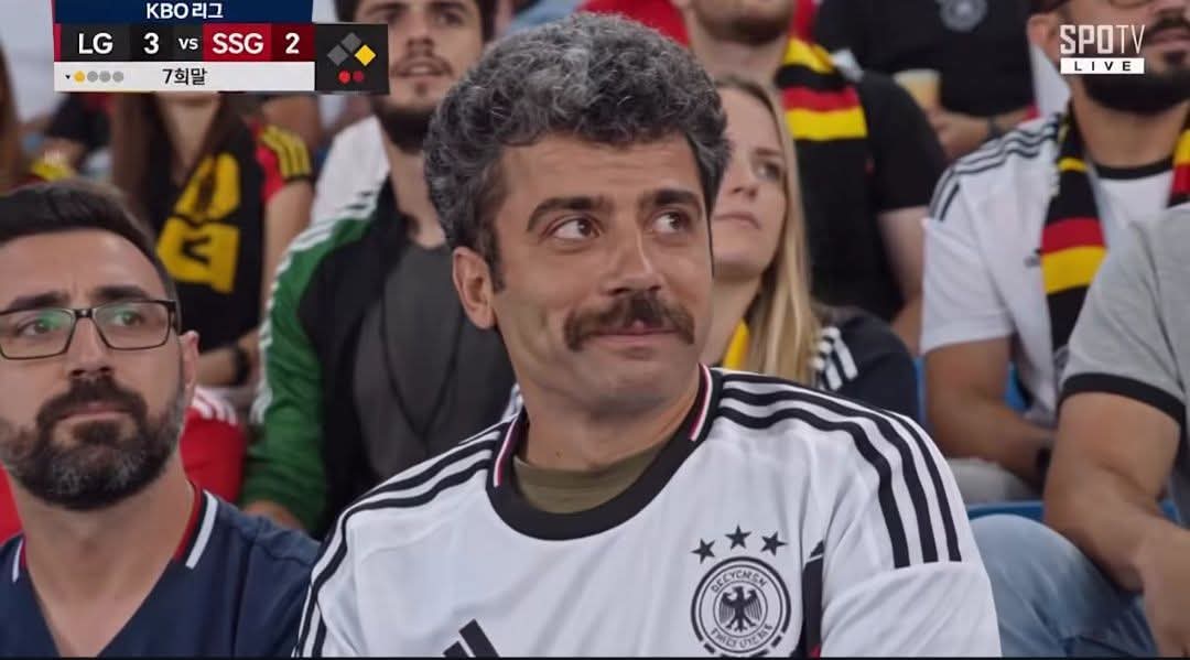 اللبنان حاضر في قلوبنا٧
