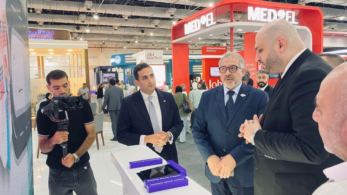 وزير الصحة تسلّم جائرة القيادة في تعزيز مرونة النظم الصحية