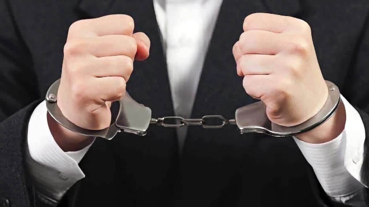 توقيف كاتب أحد قضاة التحقيق في طرابلس!
