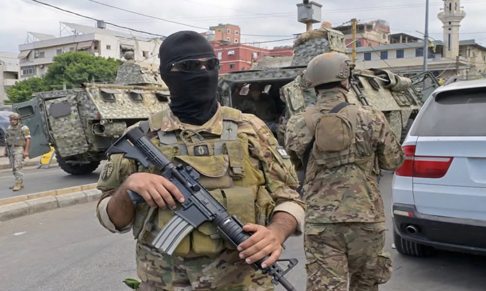 الجيش يفكك ذخائر غير منفجرة في الجنوب