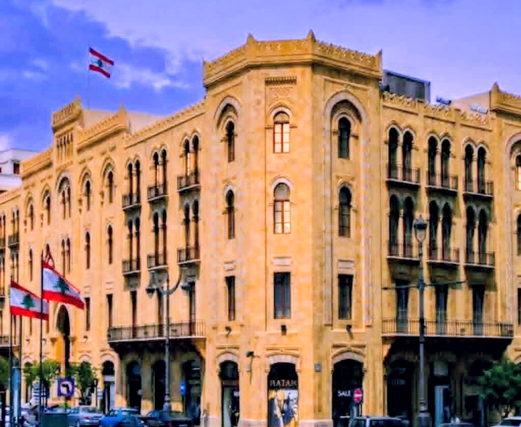 بالأسماء: تجميد حسابات موظفين كبار